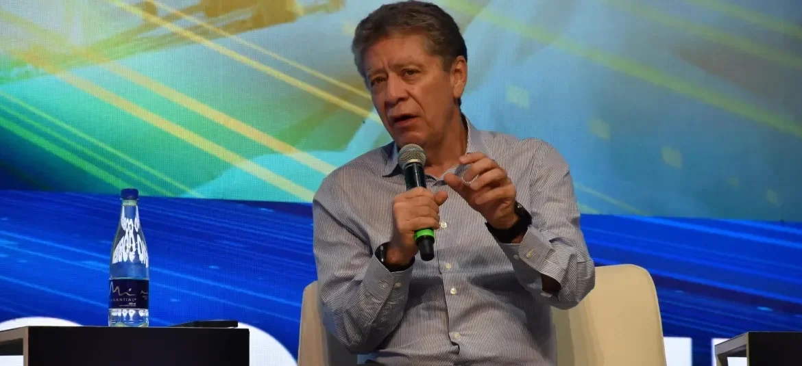 Bruce Mac Master renuncia a la ANDI y advierte presiones contra su autonomía